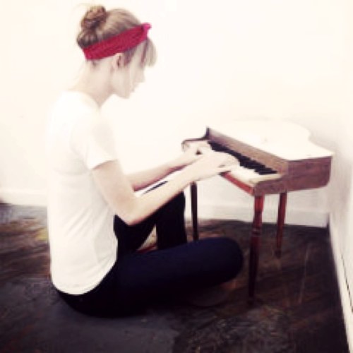 Free follow, now go follow @KoreanSwiftie :) ask her for a follow back