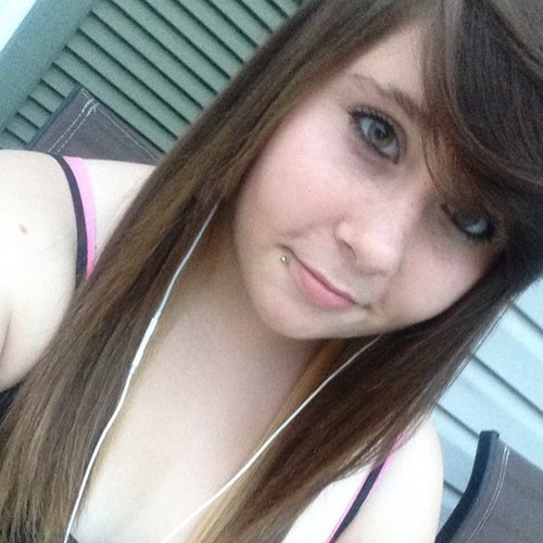 My Name Is Alyssa(: I'm A Directioner(: I'm A Loving Person&I Will Take Up For My Friends(: I Love To Sing&I Hope I Get To Show It One Day(: #Directioner(: