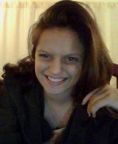 Ei sorria, mais não se esconda atras desse sorriso,mostre aquilo que você é sem medo...