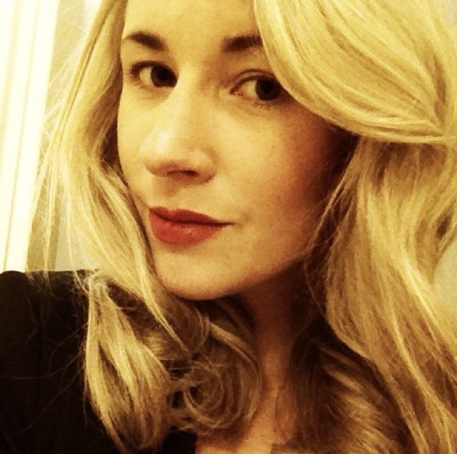 stiinanilsson's profile picture. En liten jurist som bor i Stockholm. Tacksam för att jag omgärdas av fina vänner och fin familj. Älskar kläder, skor och väskor lite för mycket.