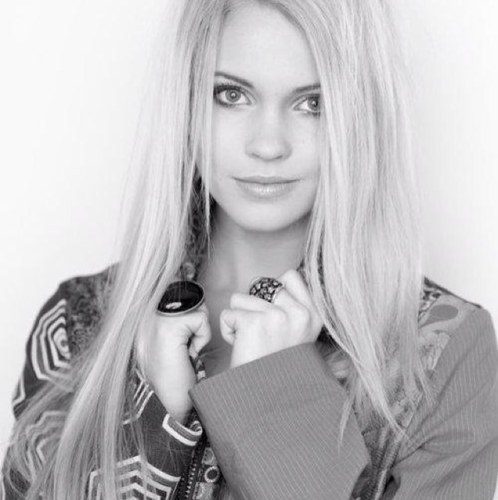 ElegantVictoire's profile picture. Names Victoire and for a good reason. {18+, Literate, and Detailed: HPRP, Next Gen}