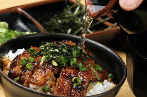 ウナギ王子に飼われていた元ウナギ。現在～永久に蒲焼き＆ひつまぶし中(๑＞ڡ＜) すでにお重からはみ出しました過去には戻らない元ウナギです☆( ´艸｀)ㅋㅋㅋ☆真心で頑張っている人達を応援します☆ 頑張っている姿は素敵だから❤心から応援したくなる