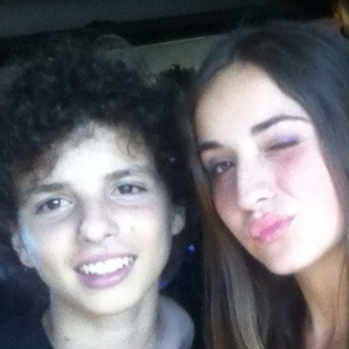 14 ans - en couple - j'aime la musique le sport et les filles ou la fille