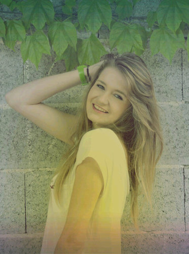 Je follow back (sur demande)♥ @DolzenkoC ma soeur ✌ http://t.co/7QluR5RnhV