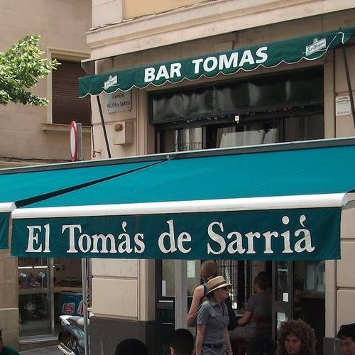 #BarTomás es un lugar legendario en #Sarrià y en toda #Barcelona, que creó su fama gracias a sus estupendas #patatasbravas con salsa secreta de la casa.