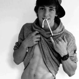 Non ho tanta fantasia. Mi limito dicendo che SHONO COCCOLOOOOOSHOOOOOO *^* #i'm 16