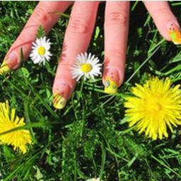 Je suis passionnée par le nail art, tout ce qui attrait à la beauté, mais aussi par la mode et la cuisine. Je partage mes créations et mes astuces.