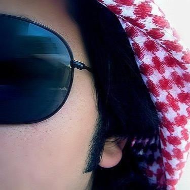 أبتسم وتغنى بالسعادة وإن كنت لا تملك شيء فالحزن يقصف من أعمارنًا عمرًا • •
