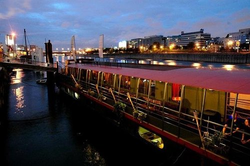 BateauPlaytime1's profile picture. Péniche à louer pour Evénements privés ou Pro