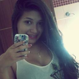 Há quem diga que quem anda só,
 é melhor do que ao lado de quem não te quer bem ♪