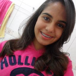 apenas aquela  garotinha que cresceu...carinhaa de criança,malícia de adolescente e atitulde de mulher...muiito feliz, alegre e bipolar...