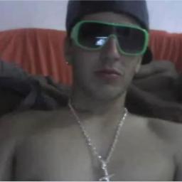 Te trato com carinho, eu não sou arrogante,
24 horas positivo e operante. ♪