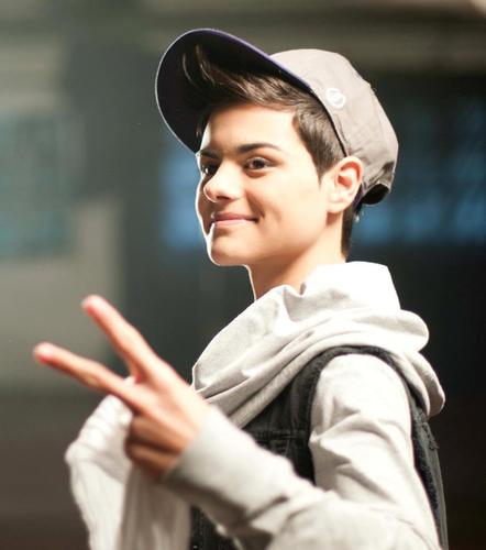 AMChamorro98's profile picture. †Abrahamer. Abraham Mateo Chamorro como ídolo. 'Con sólo 15 años y ya es tan grande'