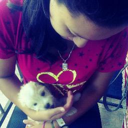 AzlBaez's profile picture. Llegas, a curarme del pasado. 
Se me olvida que he llorado porque llenas el vacío en mi 3