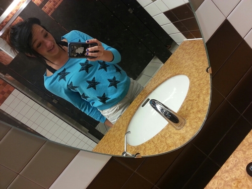 Kayla . 15 . Country . Follow me (: