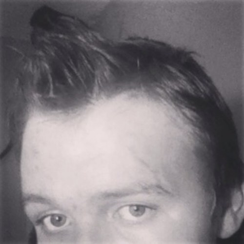 17 living in kent. Outgoing and love extreem sports nd im an extreem person. :P