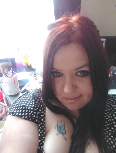 Sassy, saucy nearly 50 little minx, with an insatiable appetite for facial /bukkake fun. :) Swinger and exhibitionist.
