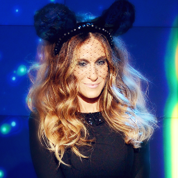 Ejecutiva en http://t.co/1RgJHDDCmF. Cuando me aburro monto fiestas con travestís con Kurt y Rachel.