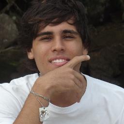 Em Santos todos sabem e os de fora também, Que o Santos na Vila não tem pra ninguém x,x
Pra quem sabe olhar pra trás nenhuma rua é sem saída.