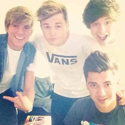 Hey Overloader tu es dans l'univers du nouveau boysband Anglais Overload : Ryan, Joey, Ollie & Jordi. :) | Les garçons suivent ce compte ♡