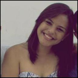 Tento aprender a cada dia com a vida sobre o que é o amor. Ah! um  defeito, sou muito bobinha ainda acredito em coisas que não devia acreditar!