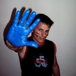 emprendedor,desarrollador web,apasionado de Internet, y sobre todo  un soñador...
