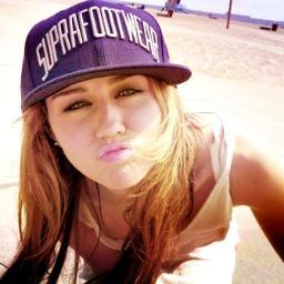 Siga seu coração e viva seus sonhos..
Miley Cyrus.
