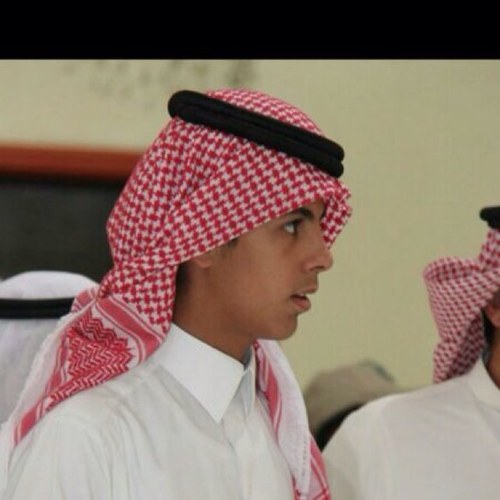 ‏مغرّد من الطراز البسيط .. أعشق الصراحه حتى ولو كانت مؤلمة أحيانا ! ..