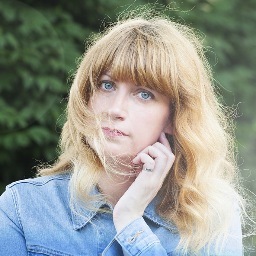 Professional photographer, artist and healthy foodie. Love photography, music, animals, boxing, food and funny people.