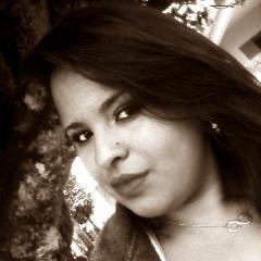 Aquariana, divertida, alegre, amo a vida, amo meus amigos, DETERMINADA e acima de tudo muito FELIZ!!