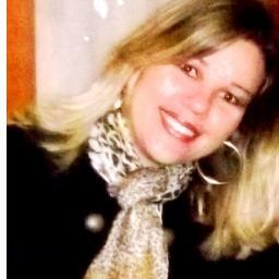 Amante da Matemática , apaixonada pelo meu marido e mãe de duas princesinhas lindaaaaassssssss que são a razão da minha vida!