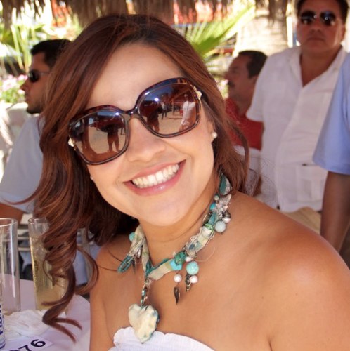 Mercadóloga de profesión, locutora por afición, Josefina de corazon, apasionada por convicción.