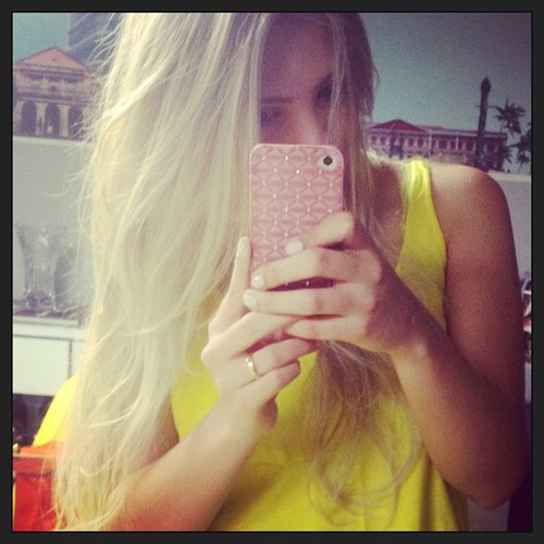 Primeiro fã clube criado para a esposa do Murilo Gun -- @Danielaplopes*-* Since:01/07/2013 Dona:@luanna_1999✌