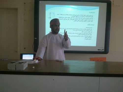 لا جيت أنا بــأسامحك
تبكي الجراح ما ودّها..
مشتاق ودي أصافحك
عيت يدي لا أمدّها..
آه يا الجراح .. راح اللي راح
وراحتي .. من يا ترى بيردّها ..