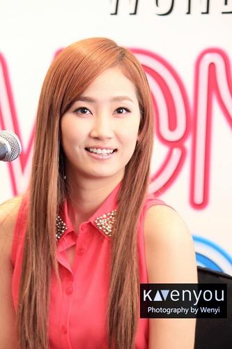 WANT TO KNOW ME DM ME! OH YEAH OUR YENIM W/ @WGLIMMIE OKAY DONE JUST DM ME MORE INFO ABOUT ME..... ;)