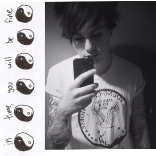 ♡follow @mayfiremalum bc she gave you a free follow mot an std♡
