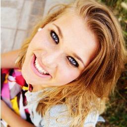 UnaPromesaMas's profile picture. ♂ Adolescente rebelde harta de falsas palabras. ••• Hazme daño que yo te haré el doble. ••• Primero conoce mi historia y después me criticas.••• #BARRIOBAJERA ♥