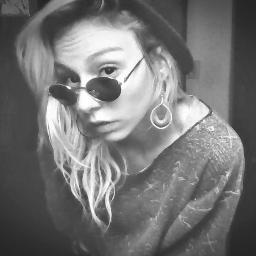 Camila Pettersen  - Dificil não é lutar por aquilo que se quer, e sim desistir daquilo que mais se ama. - Robert Nesta Marley  .irmã do @1abortado