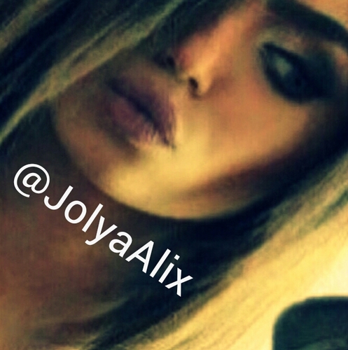 ‏‏‏‏‏أنا فتاه مزعجهہ وعنادي غريب ! أتحمل الكثير ، و أكتم الكثير واصمَت :) خجولهہ و لكن أمتلك جرأه مفااجئهہ :$♥♥ ((اللهم بشرني بما أﻧتظره ﻣنك وأنت خير اﻟمبشرﯾﻥ ♥