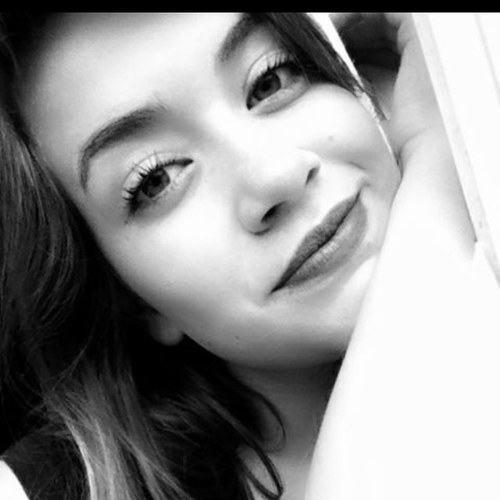 É necessário sempre acreditar que o sonho é possível, que o céu é o limite, e você, é imbatível ♫ Loira dos olhos verdes da @GraaziSouza_  *-*