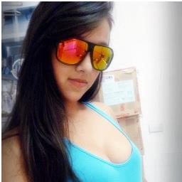 13 anooos , moro em Goiania , adoro me interagir com as pessoas , so gente booa ! *-*
