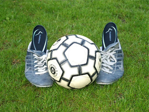 The ultimate football quiz game online. Challenge others, prove you're the best! FootballQna@gmail.com