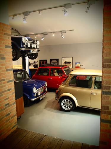 « My Mini Revolution » est la nouvelle adresse incontournable à Paris pour les amateurs et les passionnés de Mini classiques (produites de 1959 à 2000).