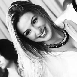 Tudo depende dos valores que estão atrás dos olhos que me observam, não sou nada daquilo que esperam de mim, sou o que cada um merece