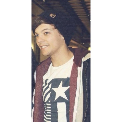 LukeHemmings10's profile picture. @LOUISPOPSICLE