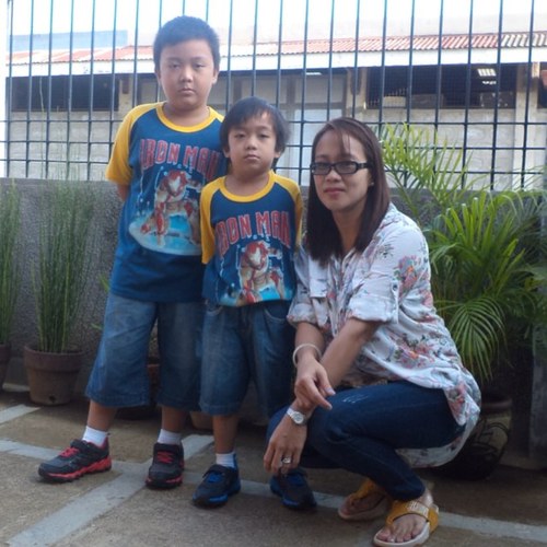 i am a full time wife and mom :))