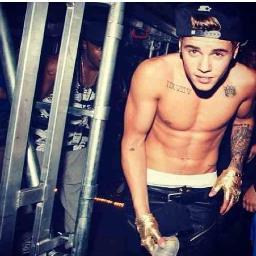 I hope one day justin bieber will notice me. I waited till 1am in Manchester after the show- 22/02/2013 #BELIEVE