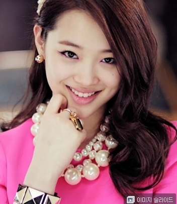 [V]@erpeyerscompany | Siapakah yang paling cantik? A. EC_SulliFx|B. A|C. B