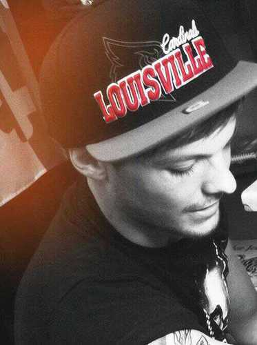 I study hard and I love music and watching movie I'm gay Taken by @preppy_harry