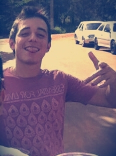 Sou presença no pagode, não largo meu futebol. Quem me vê, me vê sorrindo e vai ser sempre assim!